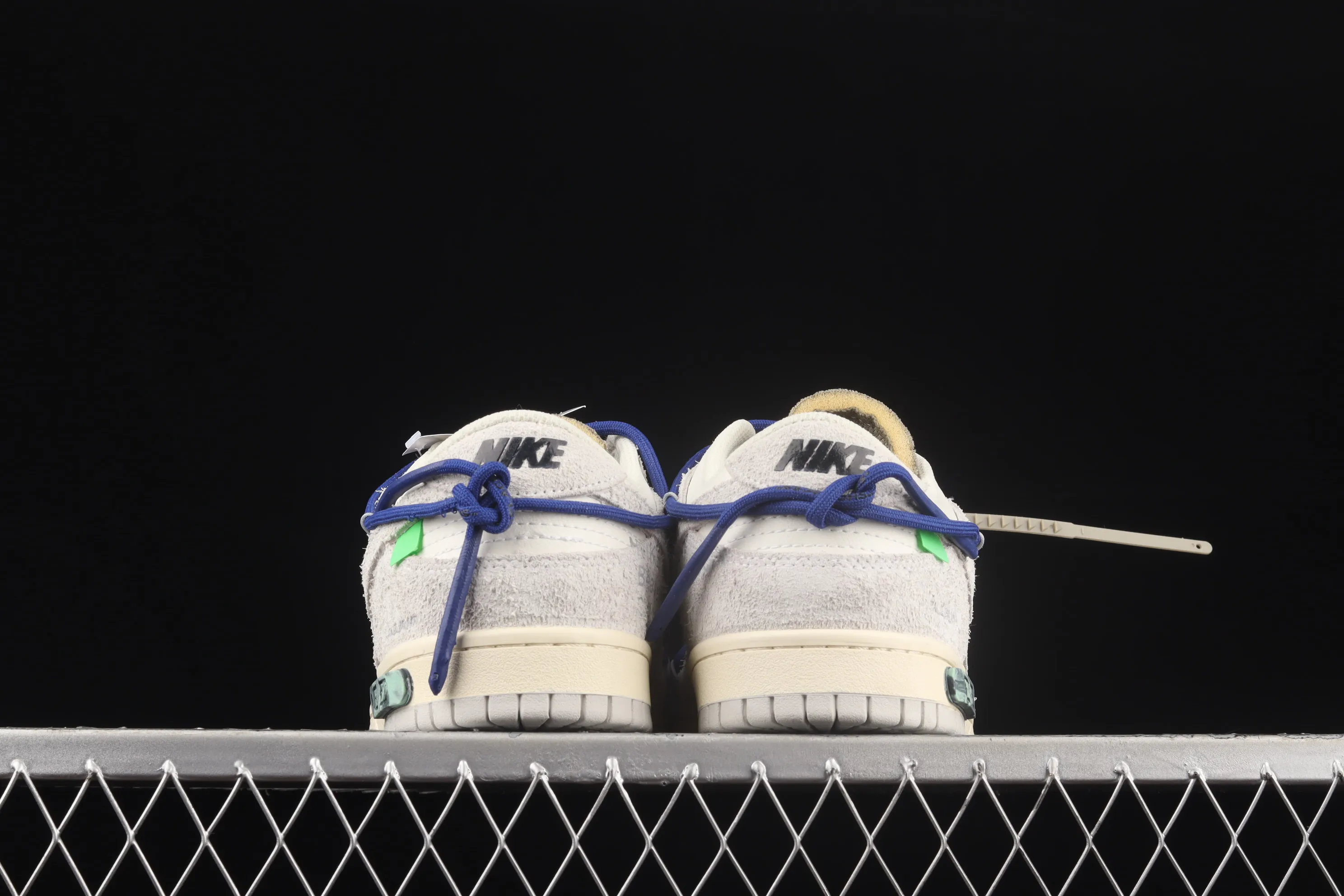 All categories Nk SB Dunk series Nk SB Dunk Low low-top sneakers cost-effective version OF x Nk Dunk Low OW SB smashing backboard fashion casual sneakers DJ0950-104